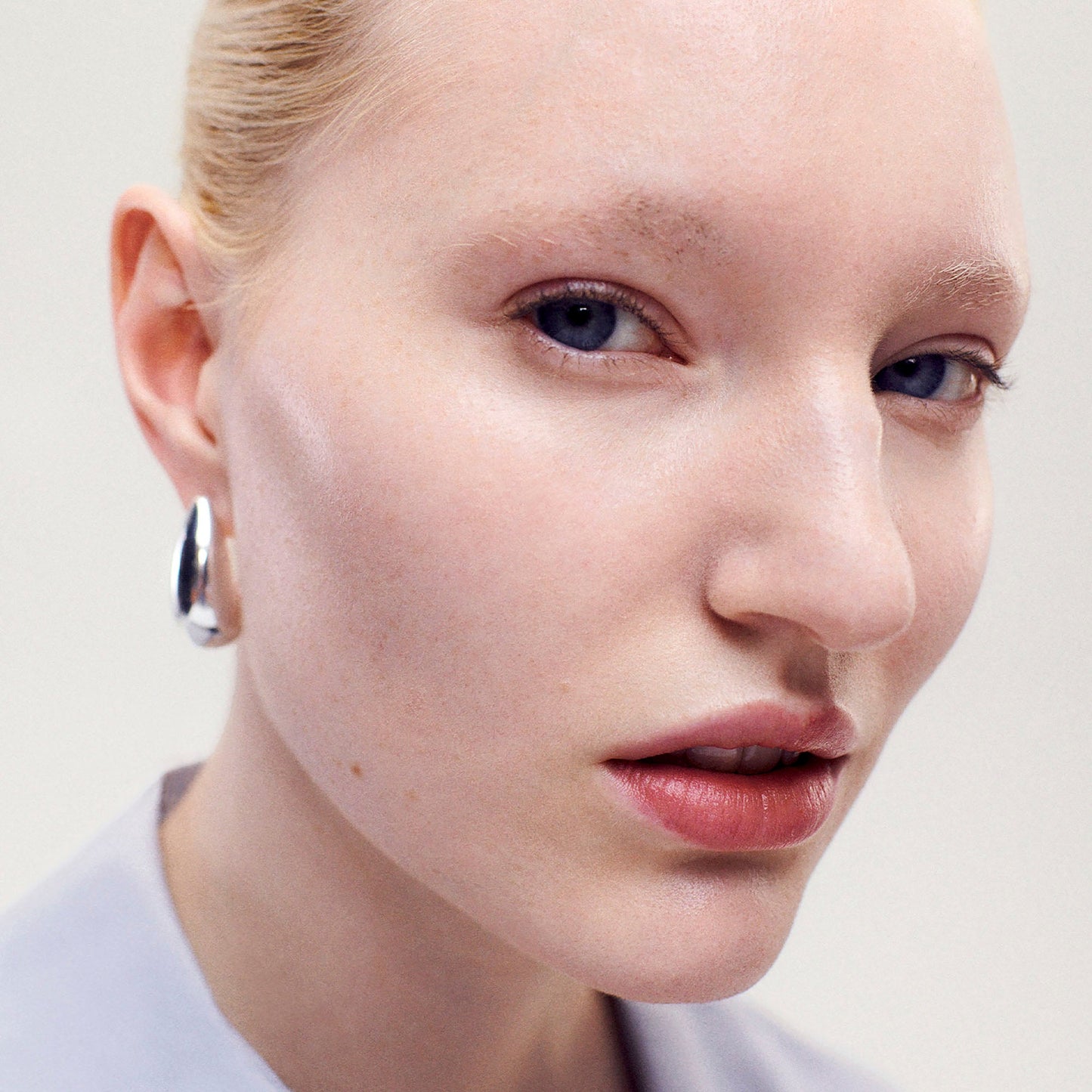 The Minimalist Perfecting Complexion Stick